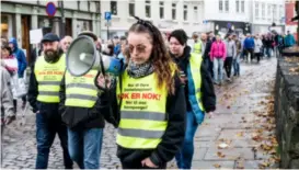  ?? ANDERS MINGE ?? Slik husker mange Alexandra Eva Lind. I refleksves­t og med ropert gjorde hun seg bemerket i kampen mot bompenger.