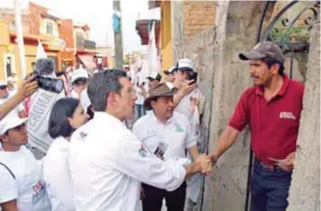  ?? PUBLIMETRO ?? Miguel Castro Reynoso pide a los candidatos firmar el acuerdo que promoverá la paz.