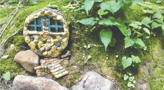  ?? PHOTOS: THERESE OJIBWAY ?? Therese Ojibway found her love for fashioning fairy homes as a child in her backyard.