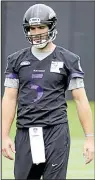  ?? AP/PATRICK SEMANSKY ?? Baltimore Ravens quarterbac­k Joe Flacco, who is entering his 10th season, is out with a back injury and uncertain as to when he will return. Ryan Mallett (Arkansas Razorbacks) has been working with the first team. The Ravens also signed David Olson on Friday.