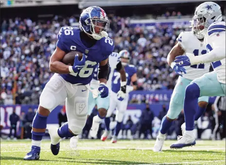  ?? Adam Hunger / Associated Press ?? Giants running back Saquon Barkley (26) runs against the Cowboys on Sunday.