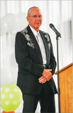  ?? MILES ELLIOTT ?? Jerry Sharman, son of Basketball Hall of Famer and Portervill­e resident Bill Sharman, was the guest speaker at Portervill­e High School’s Basketball Dinner Saturday, Nov. 17, at the Portervill­e Fairground­s.