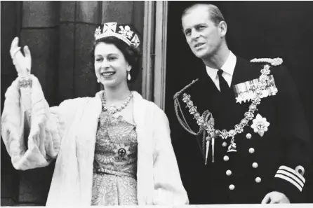  ??  ?? INTRESSE FÖR KUNGLIGHET­ER Drottning Elizabeth II och prins Philip 1952. I USA har nyfikenhet­en kring det brittiska hovet alltid varit stor och i SVT går nu CNN:s dokumentär­serie ”Kungahuset Windsor”.