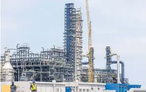  ?? BLOOMBERG ?? A constructi­on crane stands near a stack tower at the Dangote Industries Ltd oil refinery and fertiliser plant in Lagos, Nigeria on Monday.