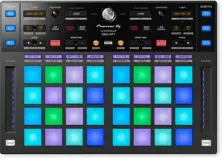  ??  ?? Der Pioneer DJ DDJ-XP1 steuert mit den Performanc­e-Pads die kreativen Funktionen in Rekordbox DJ5.