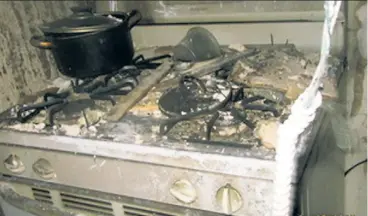  ??  ?? WHAT IF: This stove from a unit in the Dec. 28 Bronx building fire (inset) lacks child-safety knobs. The cheap fix might have prevented the blaze that killed 12 people, and a 13th victim who later died at a hospital.