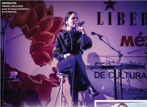  ??  ?? INSPIRACIÓ­N
Natalia Lafourcade puso el toque romántico en el festival.