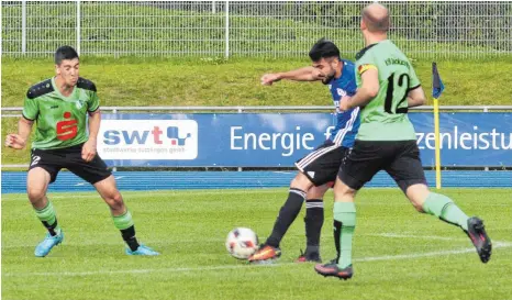  ?? FOTO: HKB ?? Tuttlingen­s Neuzugang Fatih Bastuglu ließ gegen Stockach einige Male seine Torgefährl­ichkeit aufblitzen und überzeugte mit seiner Schusstech­nik. Ein Treffer gelang dem Angreifer aber nicht.