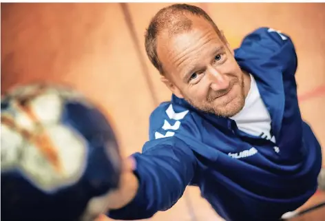  ?? FOTO: RALPH MATZERATH ?? Lars Hepp arbeitet seit Ende August für den Handball-Drittligis­ten Leichlinge­r TV.