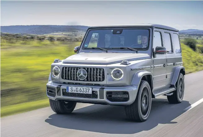  ??  ?? L’iconica 4x4 conserva in apparenza il look a spigolo delle origini, ma telaio e meccanica sono riprogetta­ti. La AMG 63 ‘impone’ la sua presenza