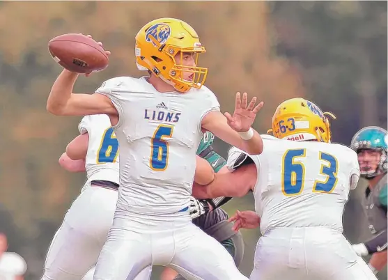  ??  ?? Lyons quarterbac­k Ben Bryant ( 172 yards, two touchdowns) helped the Lions end Glenbard West’s 32- game conference winning streak. | WORSOM ROBINSON/ FOR THE SUN- TIMES