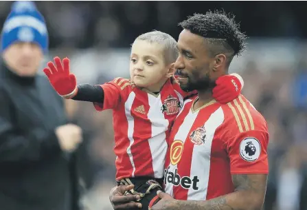  ??  ?? Bradley Lowery with Jermain Defoe.