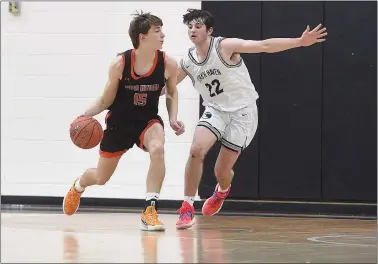  ?? PETE BANNAN — MEDIANEWS GROUP ?? Marple Newtown’s Ryan Keating, left, dribbles in a game against Strath Haven last season.