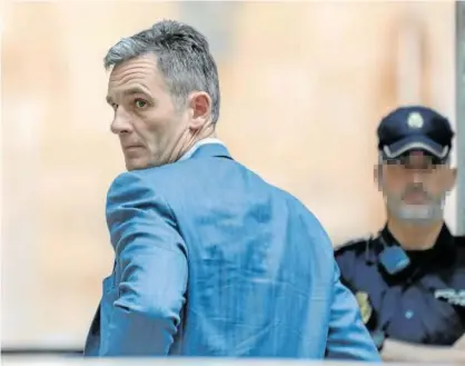  ?? Foto: Efe ?? Urdangarin, tras recoger la sentencia en la Audiencia de Palma el miércoles.