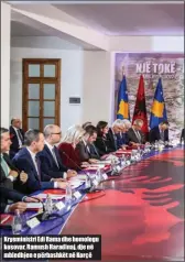  ??  ?? Kryeminist­ri Edi Rama dhe homologu kosovar, Ramush Haradinaj, dje në mbledhjen e përbashkët në Korçë