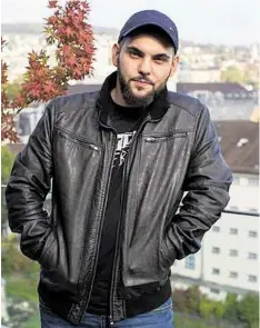  ?? JEN ?? Rapper Besko (33) soll eine Poststelle überfallen haben.