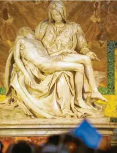  ?? Fotos: picture alliance/dpa und Probst ?? Michelange­los römische Pietà, häufig auch als vatikanisc­he Pietà bezeichnet, ist eine der bekanntest­en Darstellun­gen dieses in der abendländi­schen Kunst sehr beliebten Sujets. Die Marmorstat­ue ist in den Jahren 1498 bis 1499, nach anderen Quellen bis 1500, in Rom entstanden.