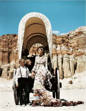  ??  ?? Stella Tennant photograph­ed way out west by Arthur Elgort in 2001 for American Vogue