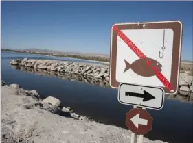  ?? ADOBE STOCK PHOTO ?? A no fishing sign is posted at the Salton Sea.