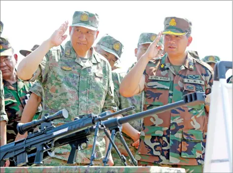  ?? HENG CHIVOAN ?? The RCAF’s Hun Manet (right) and PLA’s Chen Mintian launch the 2023 joint Golden Dragon military exercises in Kampong Chhnang province’s Samaki Meanchey district on March 23.