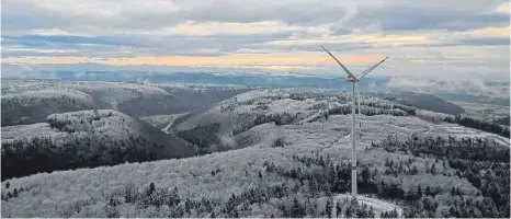  ?? FOTO: JUWI ?? Eine der insgesamt fünf Windkrafta­nlagen im Immendinge­r Windpark Amtenhause­r Berg