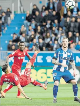  ?? FOTO: EFE ?? Fajr despejan ante GuidettiEl Alavés se impuso merecidame­nte al Getafe