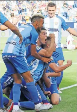  ??  ?? HEROICO LESCHUK. El argentino marcó los dos goles del Málaga.