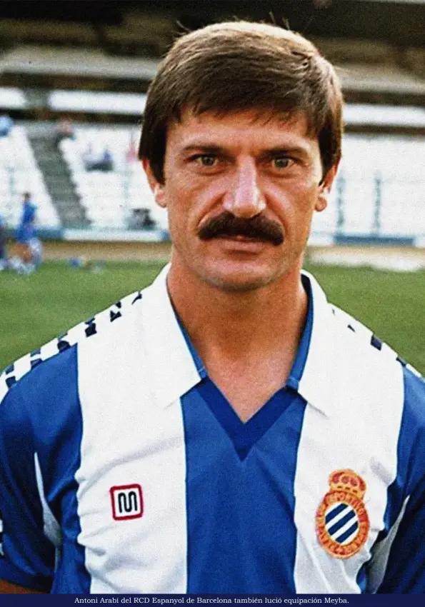  ??  ?? Antoni Arabí del RCD Espanyol de Barcelona también lució equipación Meyba.