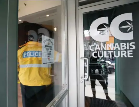  ?? JESSE WINTER/TORONTO STAR ?? Police raided Cannabis Culture locations across the country, including this store at 461 Church St., on Thursday.