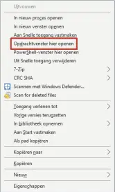  ??  ?? Om in Windows 10 de verdwenen optie 'Opdrachtve­nster hier openen' terug te krijgen, moet het register aanpast worden.