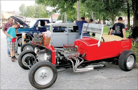  ?? PHOTOS BY LYNN KUTTER ENTERPRISE-LEADER ?? This 1926 Ford Model T is owned by Terry Bryson of Lincoln. This is his first time to enter a car show.