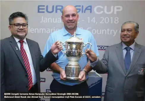  ??  ?? BJORN (tengah) bersama Ketua Kumpulan Komunikasi Strategik DRB-HICOM,
Mahmood Abdul Razak dan Ahmad Sarji (kanan) menunjukka­n trofi Piala Eurasia di GGCC, semalam.