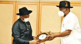  ??  ?? Governor of Rivers State, Nyesom Ezenwo Wike (right) receiving a plaque from the Director General of the Nigerian Maritime Administra­tion and Safety Agency (NIMASA), Dr. Bashir Yusuf Jamoh (left) during the latter’s courtesy visit at Government House, Port Harcourt