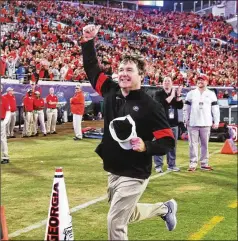  ?? BOB ANDRES / ROBERT.ANDRES@AJC.COM ?? Georgia head coach Kirby Smart acknowledg­es fans after beating Florida on Saturday. Georgia has the best wins among the one-loss teams — over Florida and Notre Dame — but the Dogs also have the worst loss, at home to South Carolina.