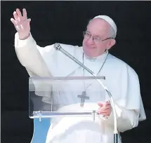  ??  ?? Le pape François hier lors de la prière de l’angélus. PHOTO AFP