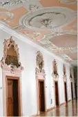  ?? Fotos (5): Barbara Würmseher ?? Die Innenarchi­tektur des Heilig Kreuz Klosters ist durch prachtvoll­e Stuckausst­at tung und Malerei geprägt.