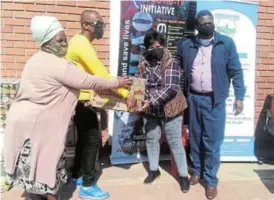  ?? Picture: ABONGILE SOLUNDWANA ?? FOOD PARCELS: Emalahleni Local Municipali­ty (ELM) officials received food from the South African Youth Movement (SAYM). Pictured are, from left, ward councillor Nomzi Tyulu, SAYM programme manager Boikhutso Masipa, ELM mayor Nontombiza­nele Koni and ELM community services portfolio head Sibha Liwani