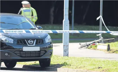  ?? Pictures: George McLuskie. ?? The Qashqai and the bicycle at the scene. Below: police in attendance.