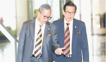  ??  ?? Liwan (left) chats with Assistant Minister of Tourism, Arts and Culture Datuk Lee Kim Shin as they make their way to the State Legislativ­e Assembly.