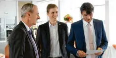  ??  ?? Von links: Geschäftsf­ührer German Wankmiller, Florian Grob und Christian Grob ehrten langjährig­e Mitarbeite­r.