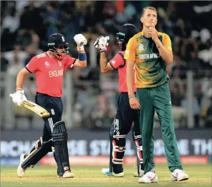  ?? AP ?? OH NO, TIPO! Joe Root and Moeen Ali celebrate after hitting Chris Morris for another boundary last night.