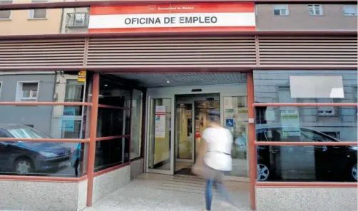  ?? EFE ?? Una oficina de empleo en Madrid.