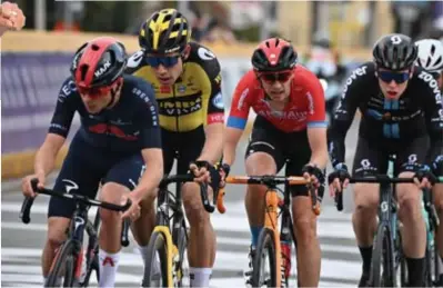  ?? FOTO BELGA ?? Dylan Teuns zat bijna de hele dag in het spoor van Wout van Aert en Tom Pidcock.