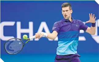  ??  ?? Nole deberá hacer valer toda su experienci­a en las semifinale­s del US Open.