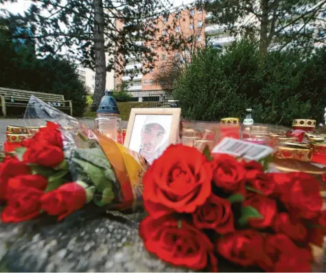  ?? Foto: Annette Zoepf (Archivbild) ?? Stefan D. wurde im November vergangene­s Jahr an einer Bushaltest­elle im Stadtteil Pfersee erstochen. Nun beginnt der Mordprozes­s gegen eine junge Frau am Augsburger Landgerich­t.