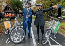  ??  ?? Former Transport Minister Simon Bridges at another opening with Christchur­ch Mayor Lianne Dalziel.