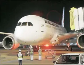  ?? PHOTO: REUTERS ?? Japan Airlines’ Boeing 787 Dreamliner jet, which suffered a fuel leak before take-off in Boston on Tuesday, arrives at New Tokyo Internatio­nal Airport in Narita yesterday.