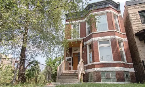  ?? ANTHONY VAZQUEZ/SUN-TIMES ?? The former home of Emmett and Mamie Till at 6427 S. St. Lawrence Ave. in West Woodlawn.