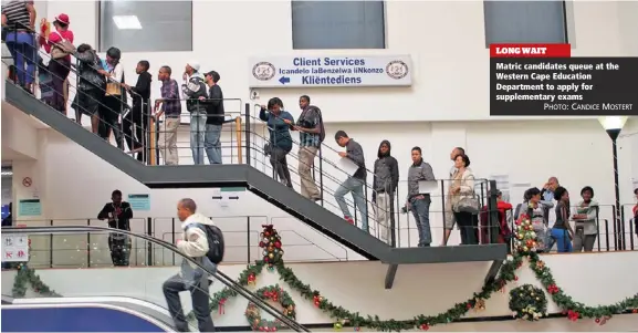  ??  ?? LONG WAIT Matric candidates queue at the Western Cape Education Department to apply for supplement­ary exams