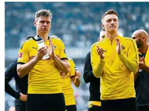  ?? — Reuters ?? Let’s try again next year: Borussia Dortmund’s Lukasz Piszczek (left) and Marco Reus applauding the fans after their Bundesliga match against Borussia Moenchengl­adbach on Saturday.